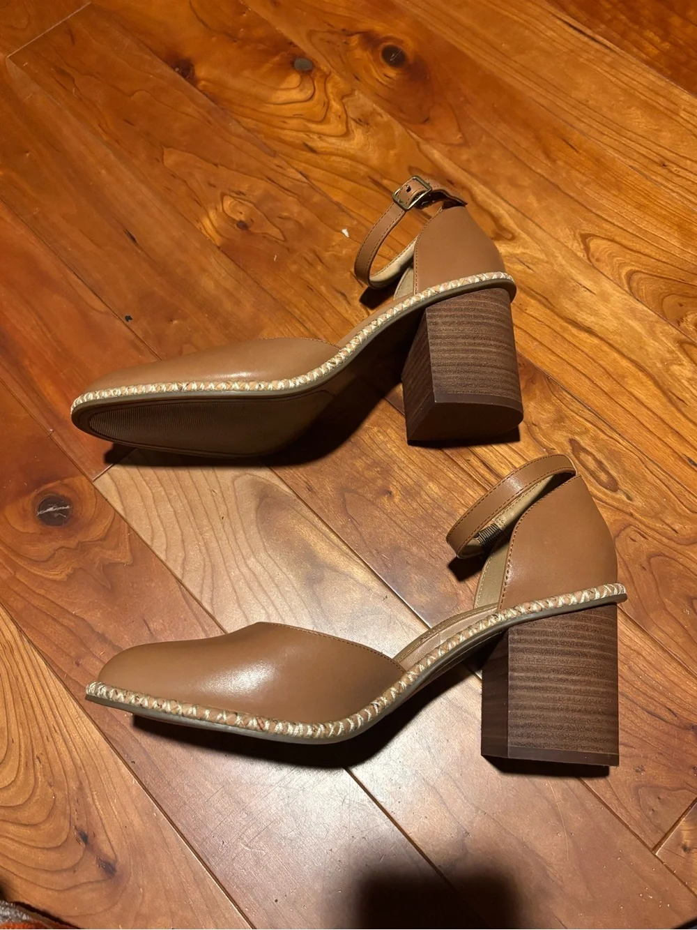 Crown Vintage: Leather Round Toe Camel colored casual chunky heel